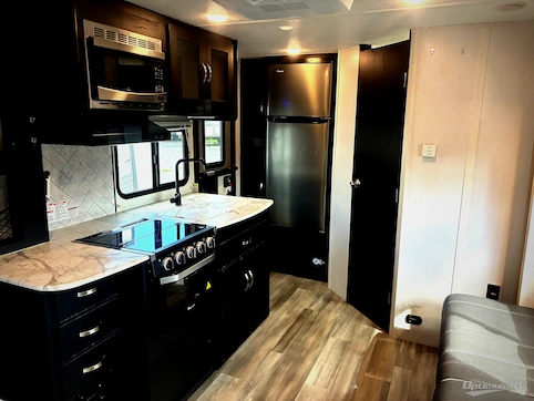 2022 Coachmen Freedom Express Ultra Lite 192RBS RV Photo 2
