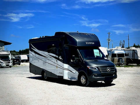 Used 2023 Tiffin Wayfarer 25RW Featured Photo