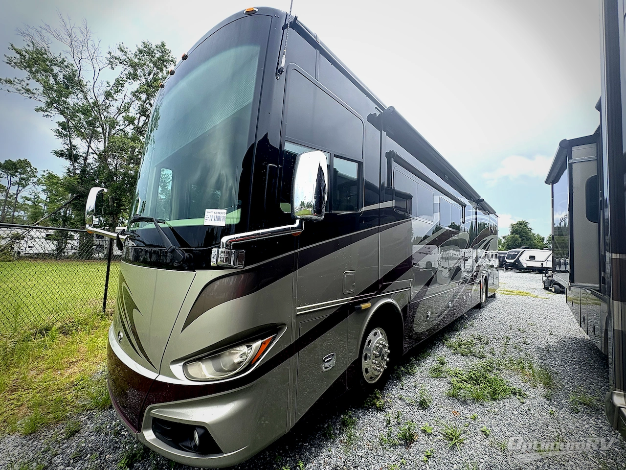 2017 Tiffin Phaeton 40 QBH Photo 2