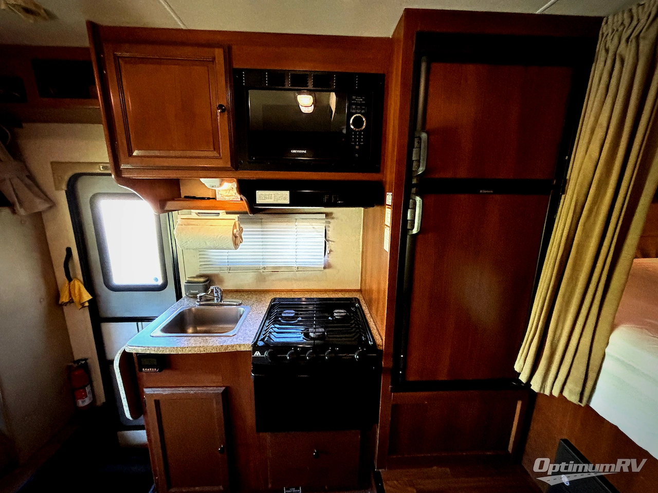 2013 Coachmen Leprechaun 210QB Ford 350 Photo 6