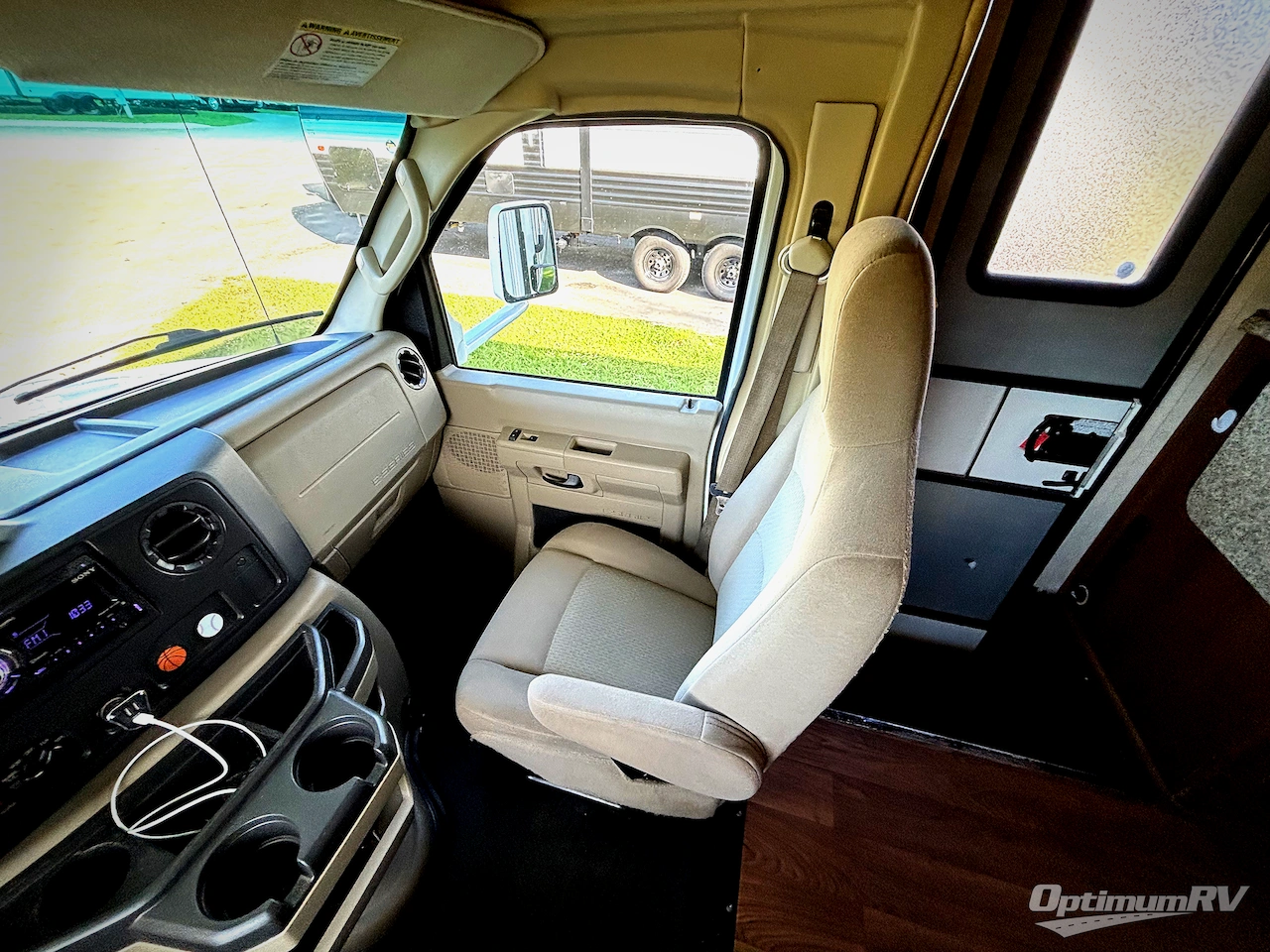 2013 Coachmen Leprechaun 210QB Ford 350 Photo 9