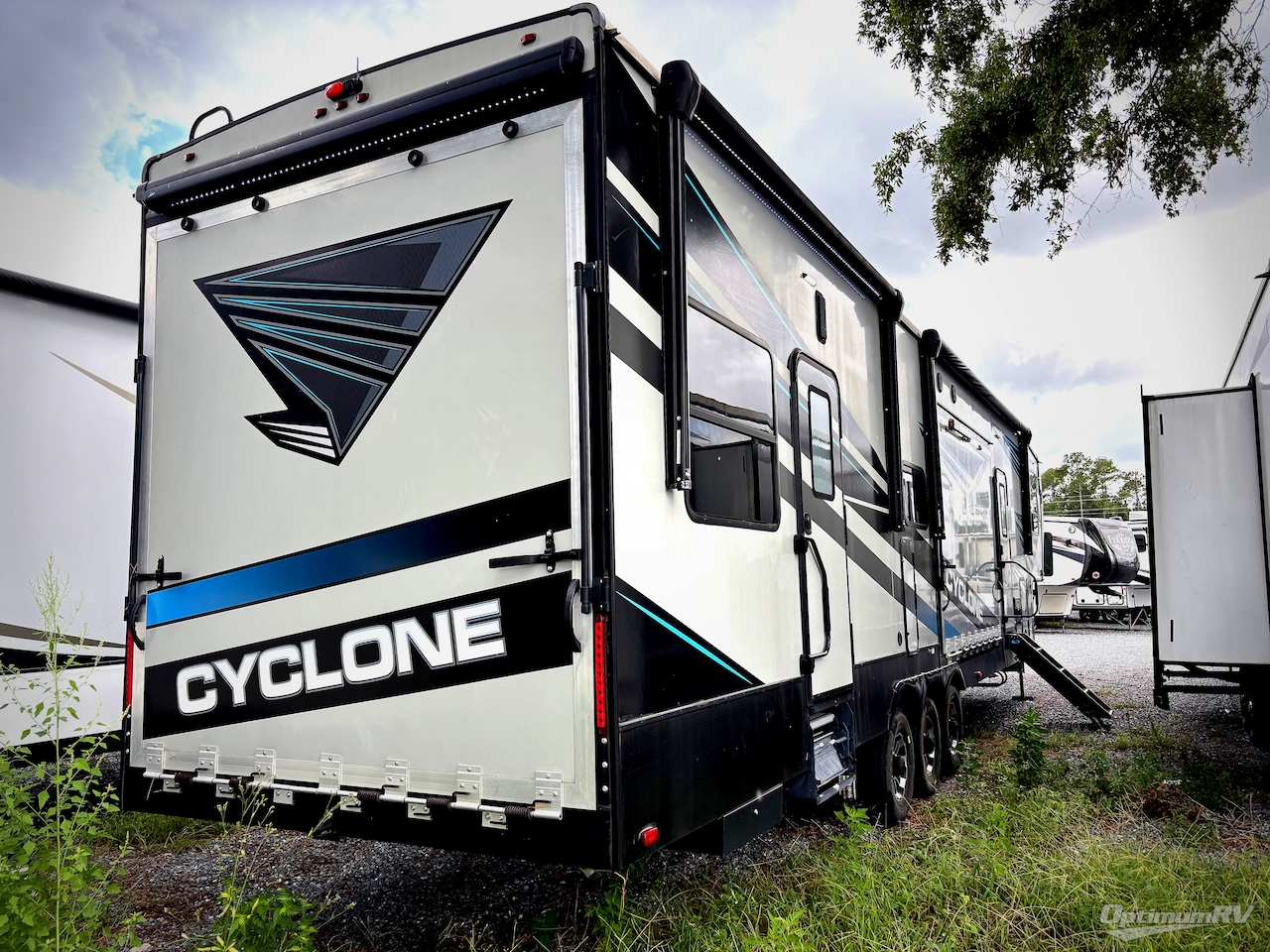 2021 Heartland Cyclone 4270 Photo 2