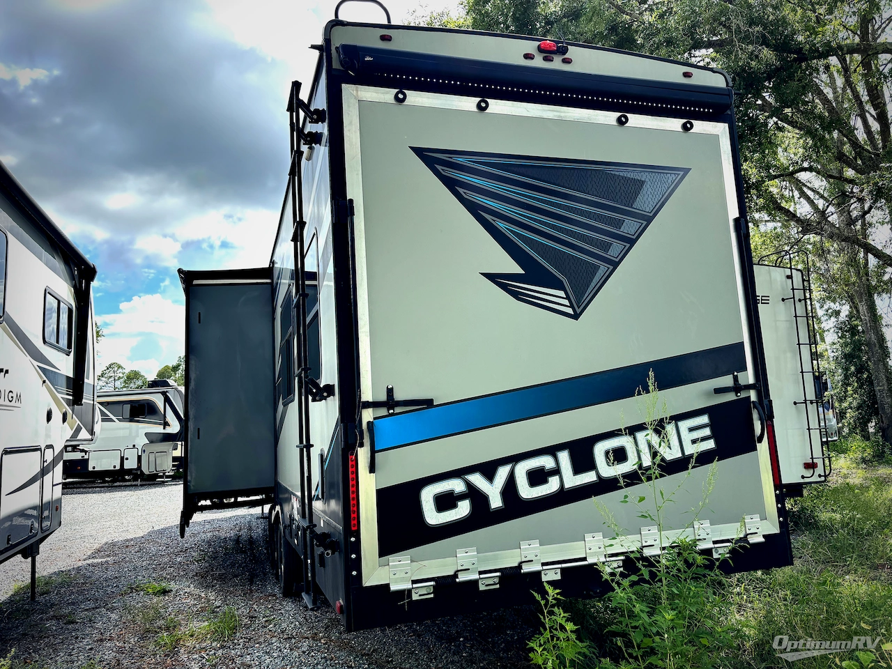 2021 Heartland Cyclone 4270 Photo 3