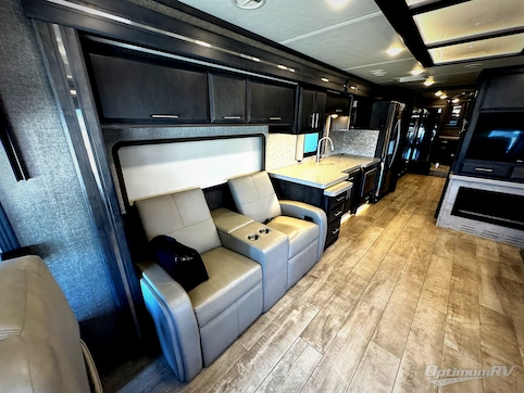 2022 Thor Venetian R40 RV Photo 2