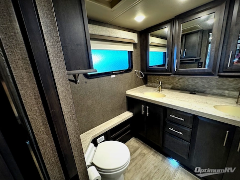 2022 Thor Venetian R40 RV Photo 4