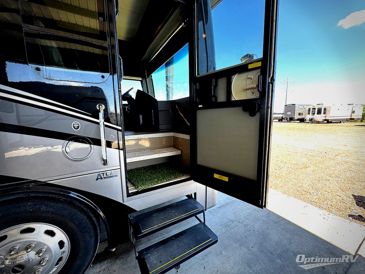 2022 Thor Venetian R40 Photo 2