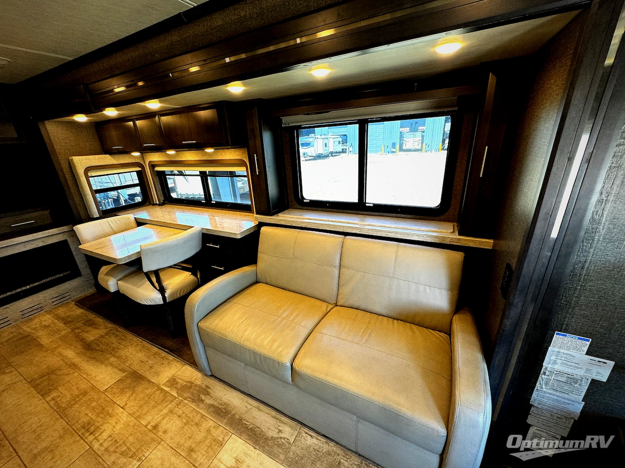 2022 Thor Venetian R40 Photo 6