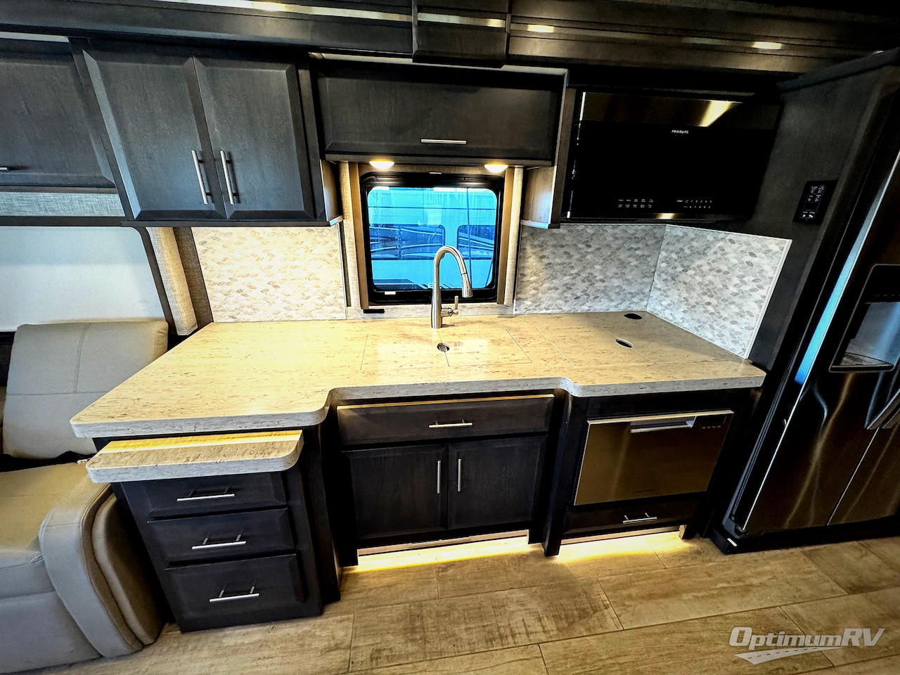 2022 Thor Venetian R40 Photo 9