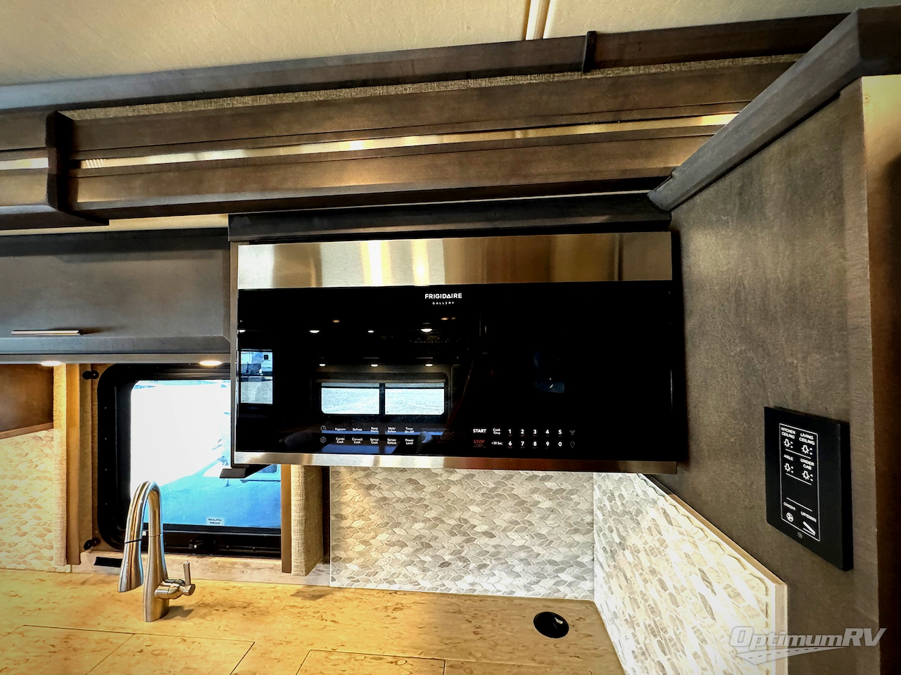 2022 Thor Venetian R40 Photo 11