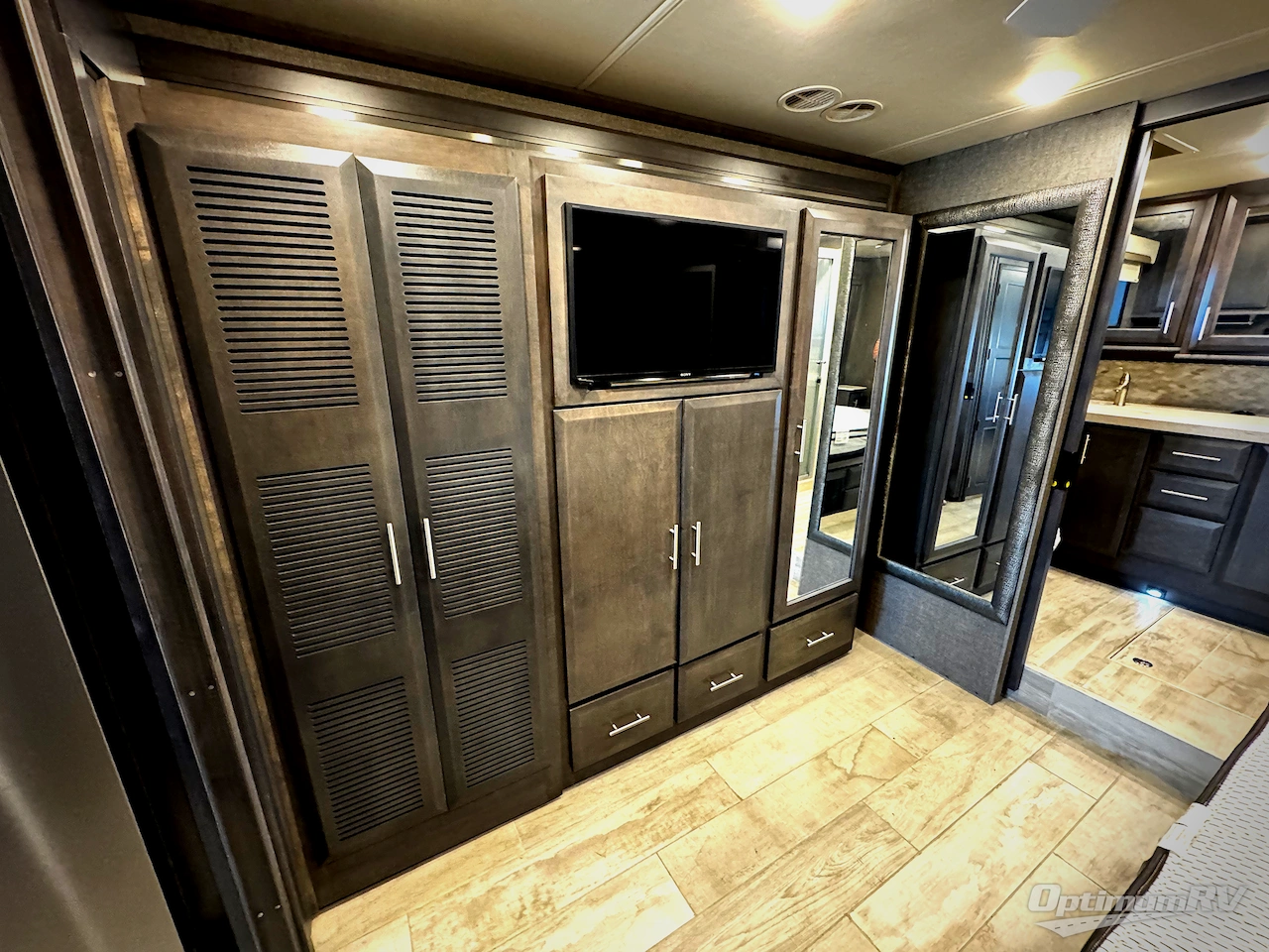 2022 Thor Venetian R40 Photo 16