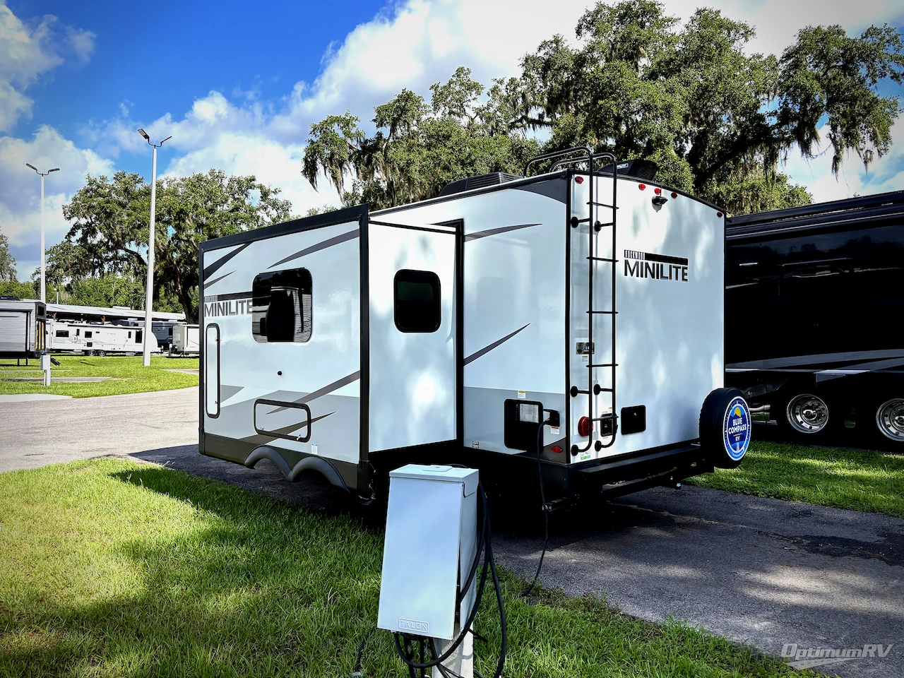 2023 Forest River Rockwood Mini Lite 2104S Photo 3