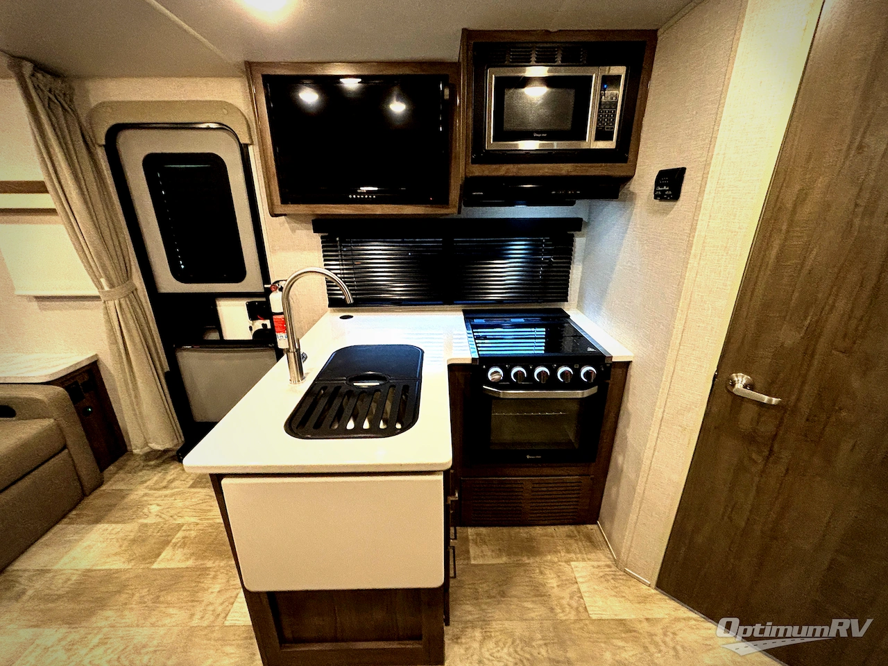 2023 Forest River Rockwood Mini Lite 2104S Photo 6
