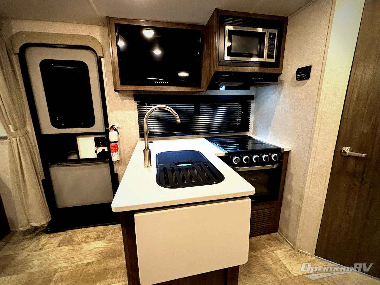2023 Forest River Rockwood Mini Lite 2104S Photo 9