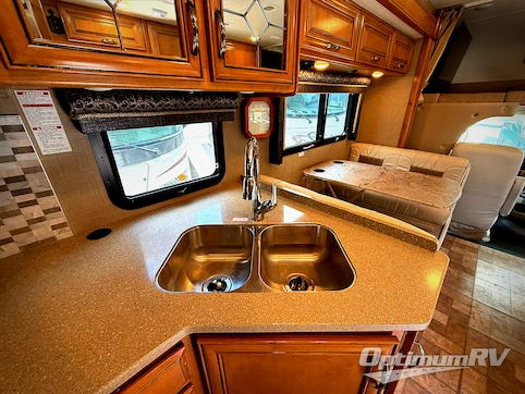 2016 Thor Quantum WS31 RV Photo 3