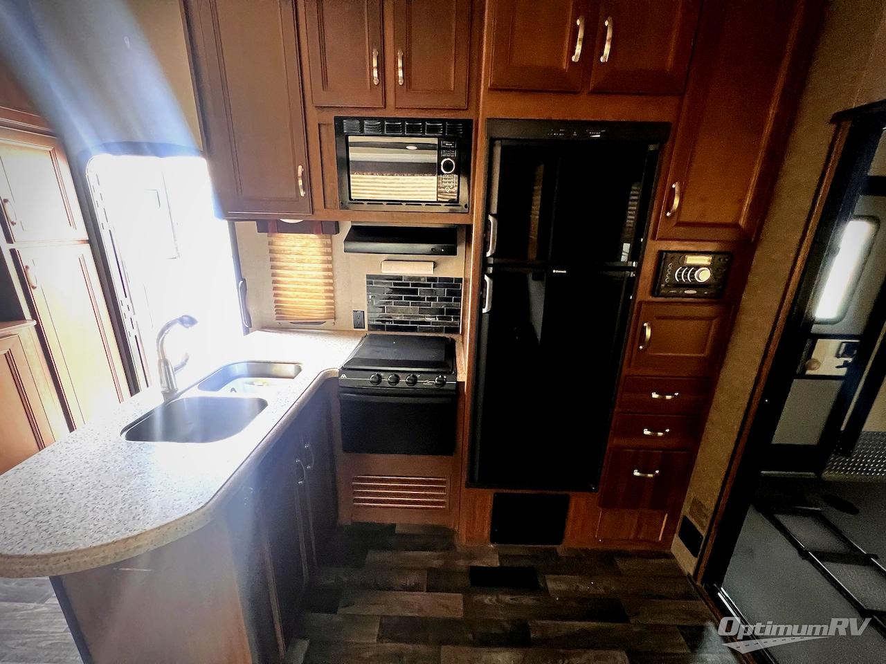 2016 Keystone Impact 311 Photo 6