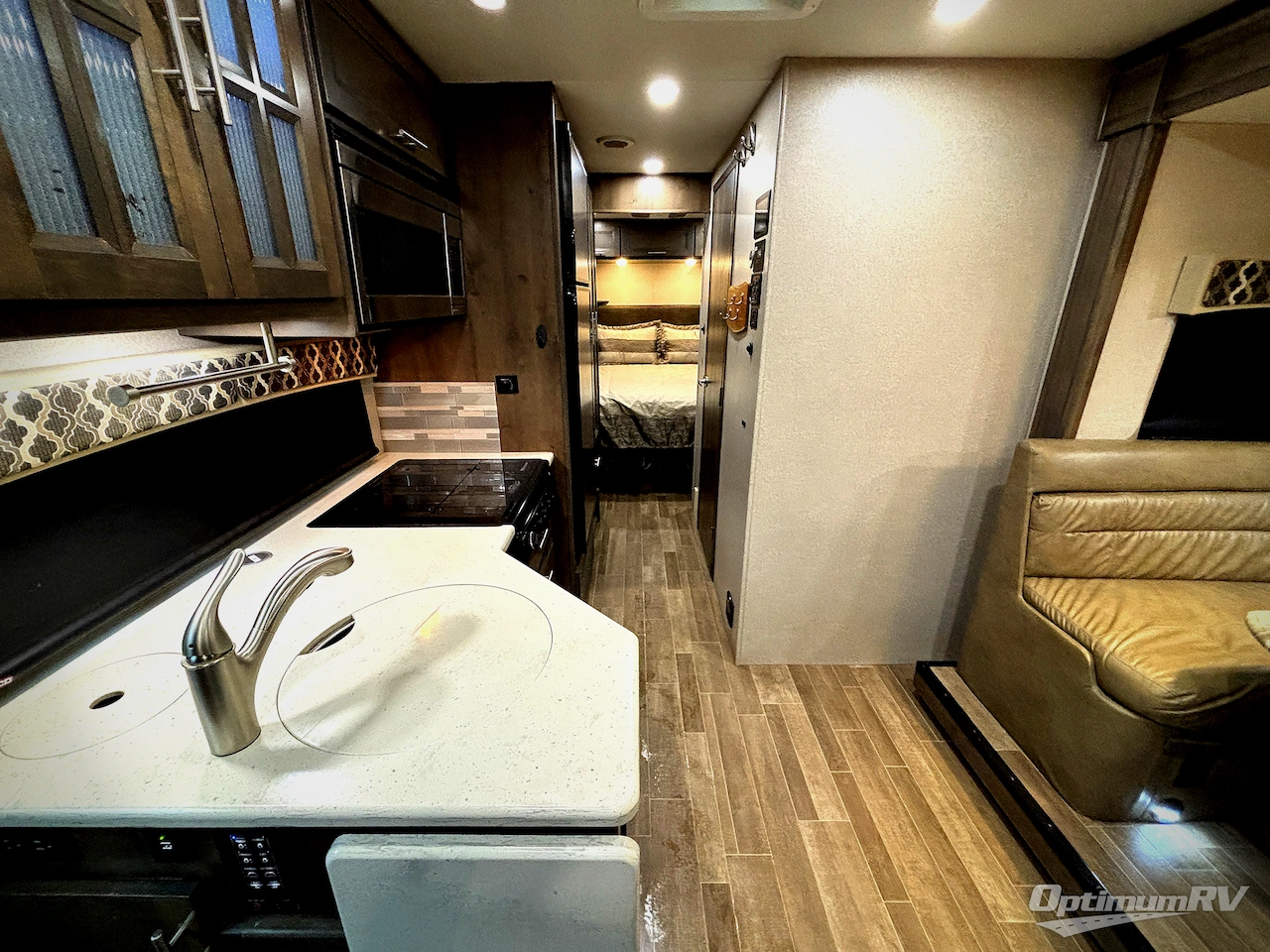 2020 Dynamax Isata 5 28SS Photo 4