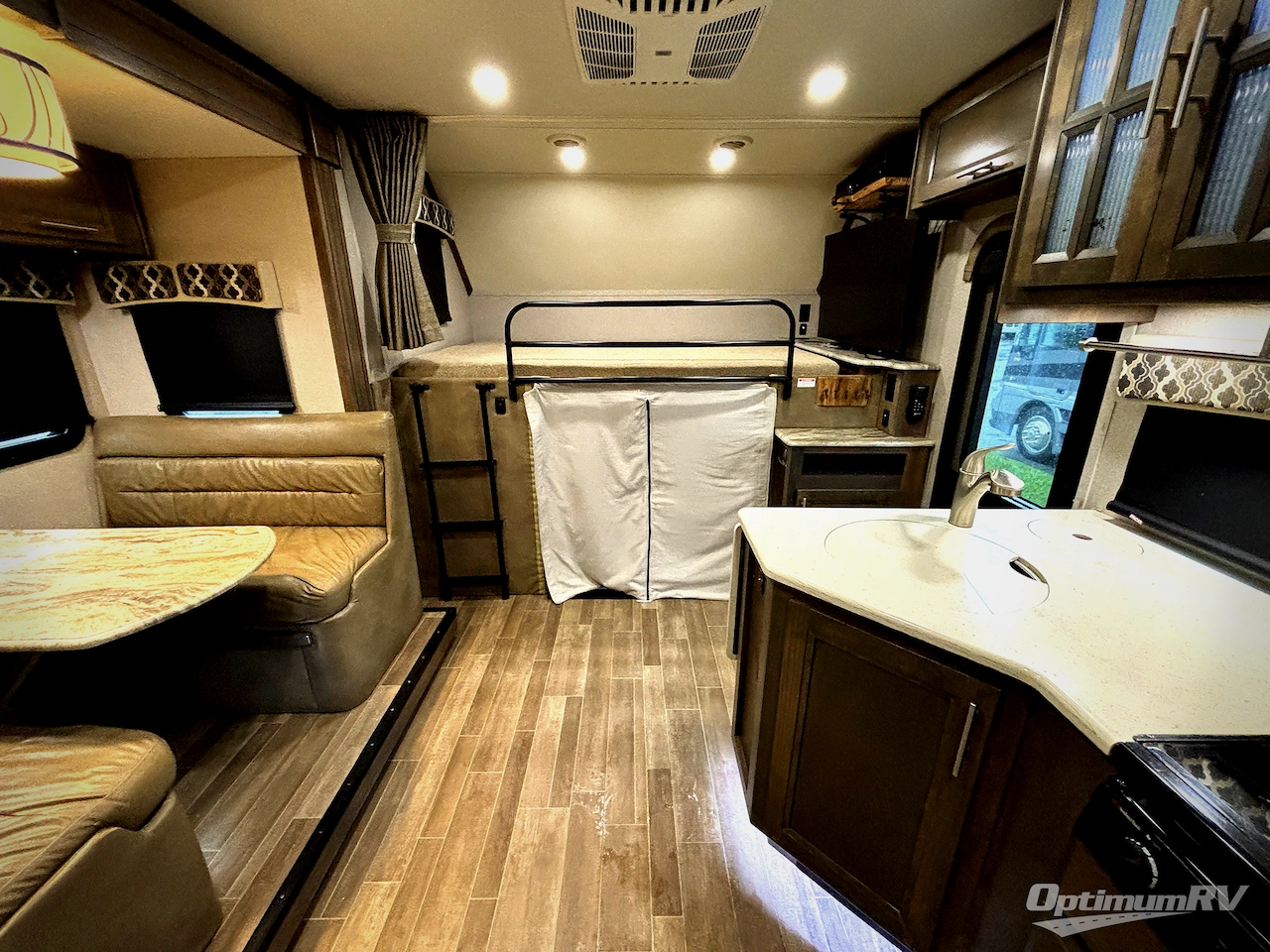 2020 Dynamax Isata 5 28SS Photo 5