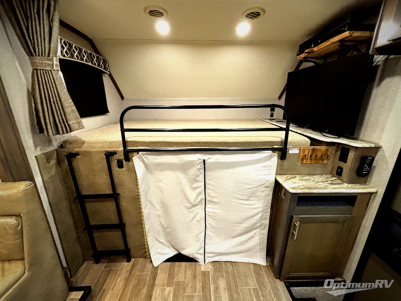 2020 Dynamax Isata 5 28SS Photo 10