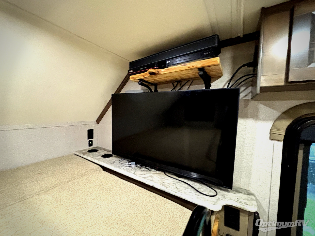 2020 Dynamax Isata 5 28SS Photo 12