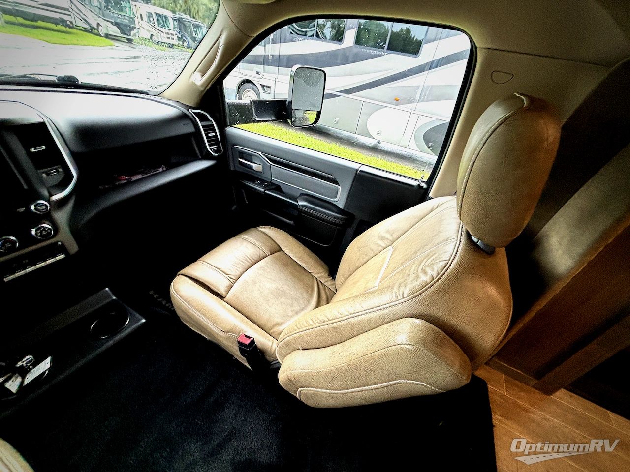 2020 Dynamax Isata 5 28SS Photo 9