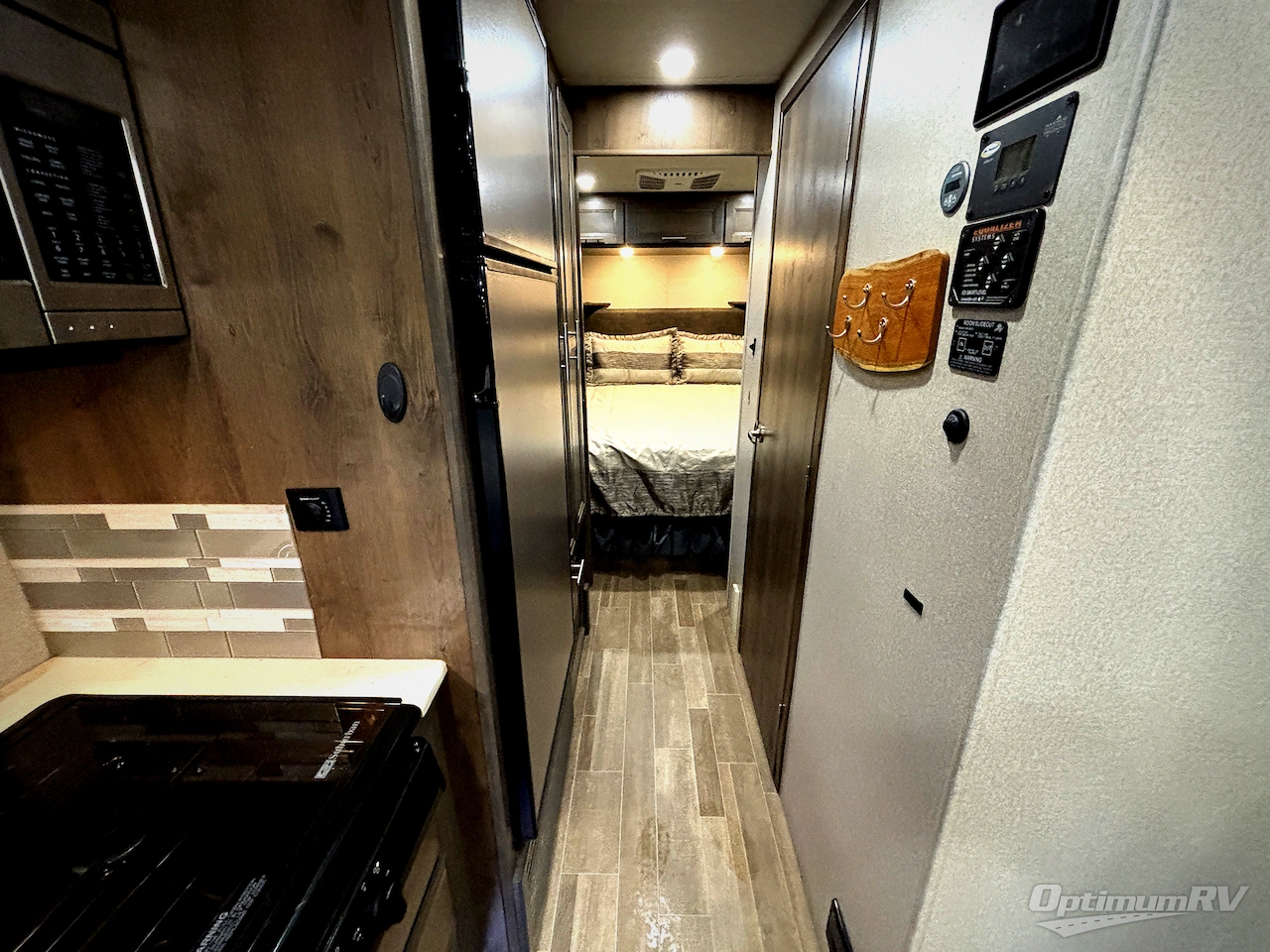 2020 Dynamax Isata 5 28SS Photo 15
