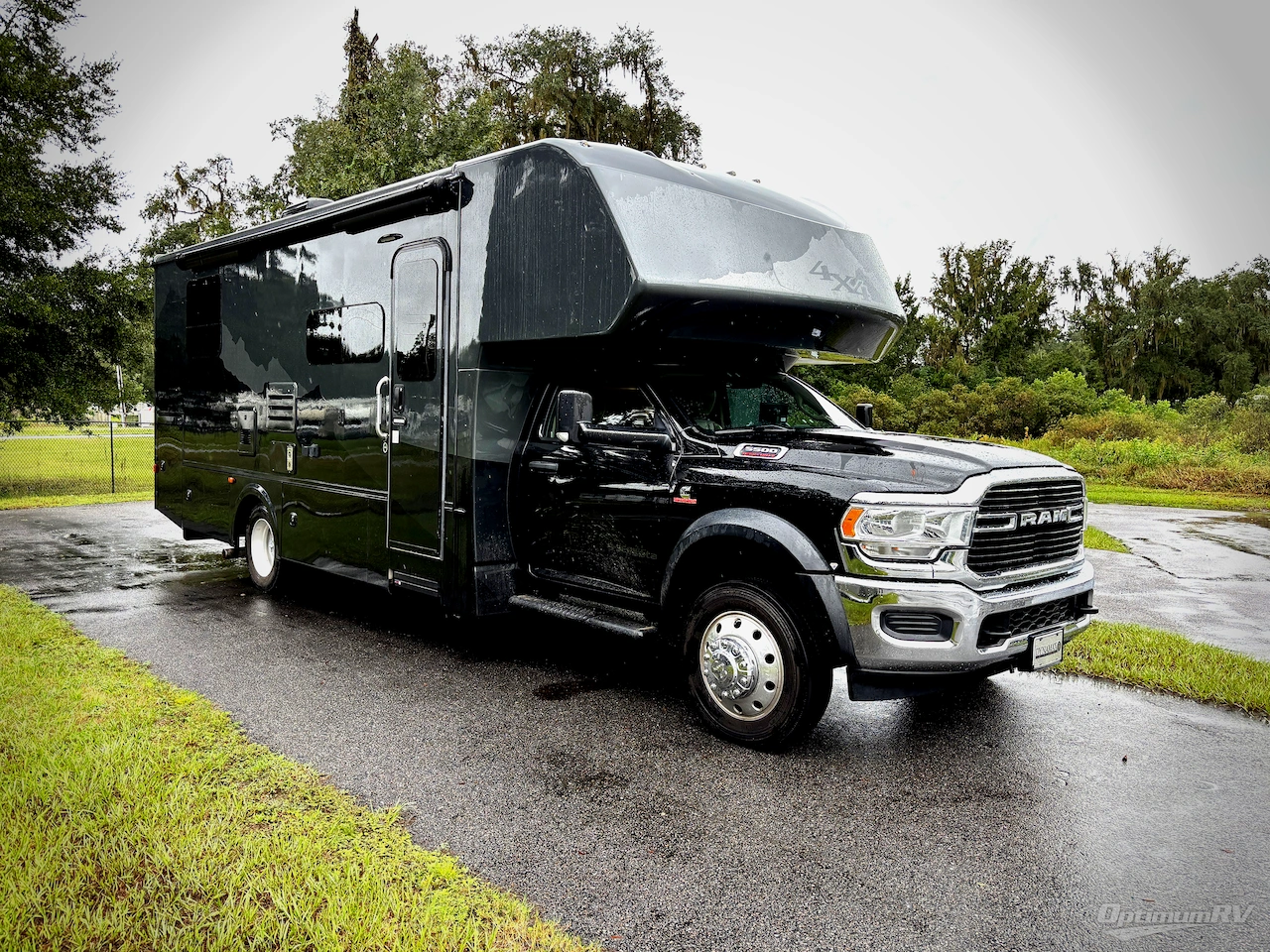 2020 Dynamax Isata 5 28SS Photo 1