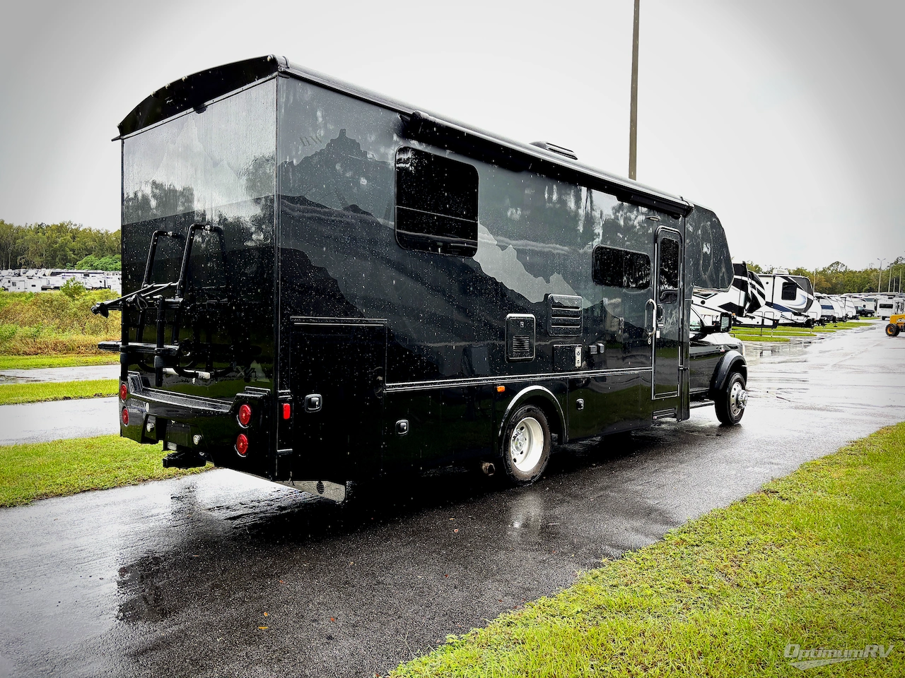 2020 Dynamax Isata 5 28SS Photo 2