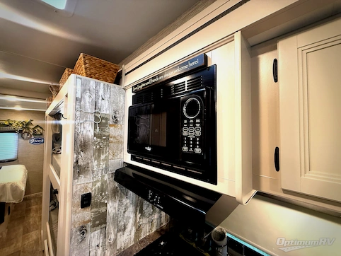 2023 Thor Chateau 31EV RV Photo 3