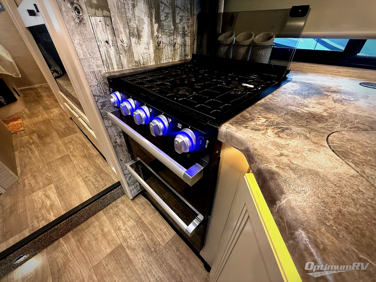 2023 Thor Chateau 31EV Photo 16