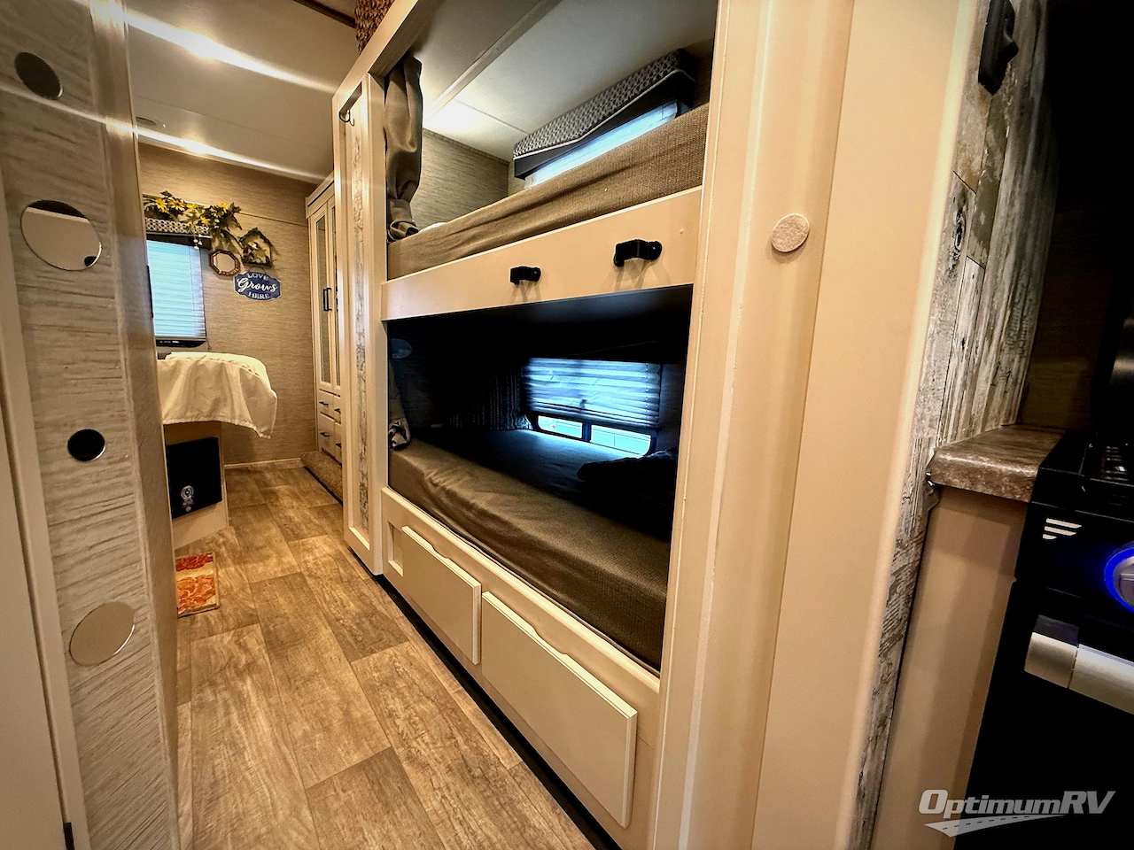 2023 Thor Chateau 31EV Photo 24