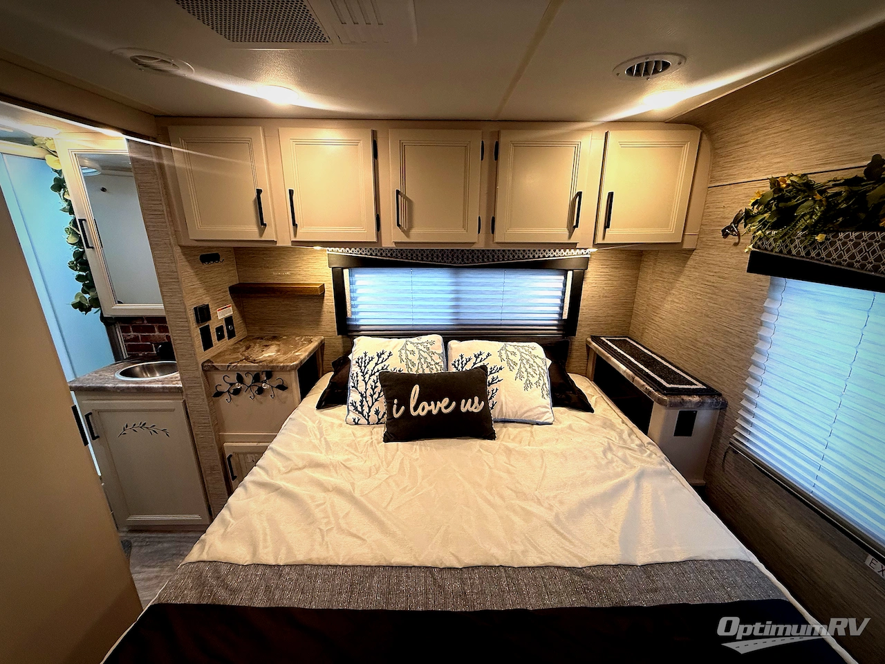 2023 Thor Chateau 31EV Photo 25