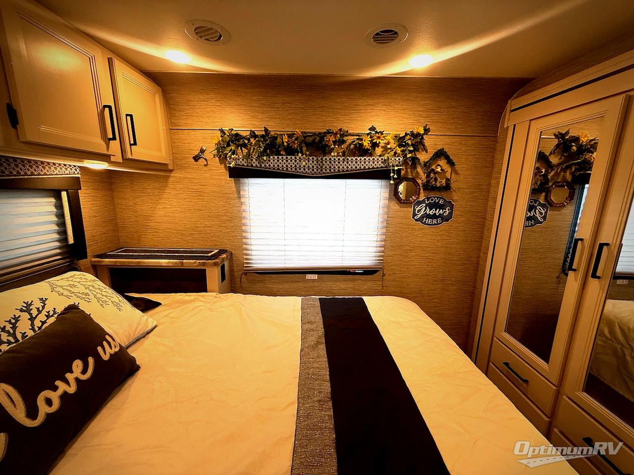 2023 Thor Chateau 31EV Photo 26