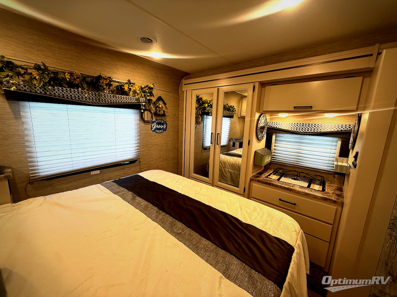 2023 Thor Chateau 31EV Photo 27