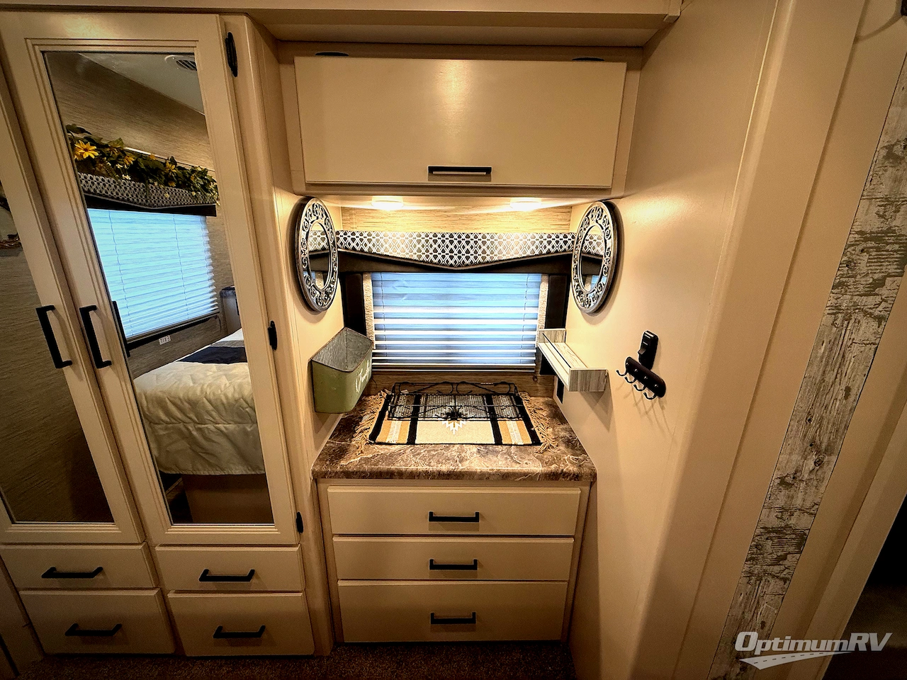 2023 Thor Chateau 31EV Photo 28