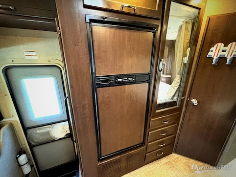 2018 Thor Chateau 26B RV Photo 4