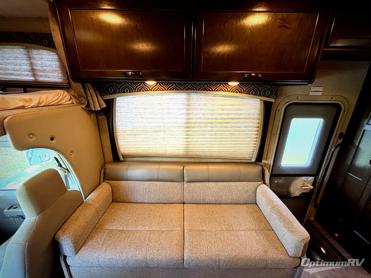 2018 Thor Chateau 26B Photo 13