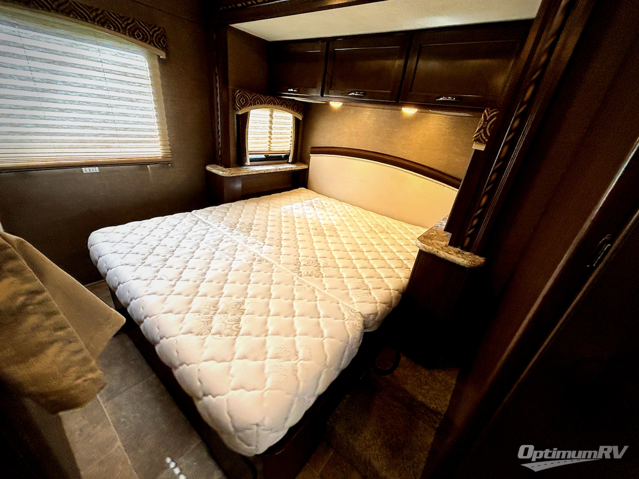 2018 Thor Chateau 26B Photo 18