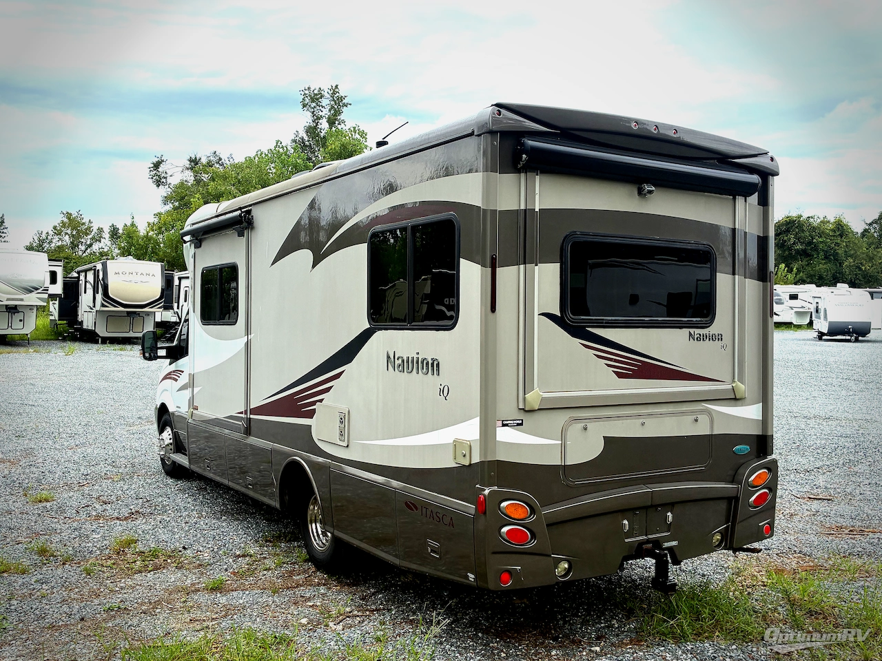 2014 Itasca Navion IQ 24G Photo 3