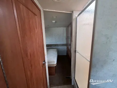 2006 Winnebago Sightseer 26P RV Photo 4