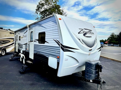 Used 2015 CrossRoads Zinger ZT27RL Featured Photo