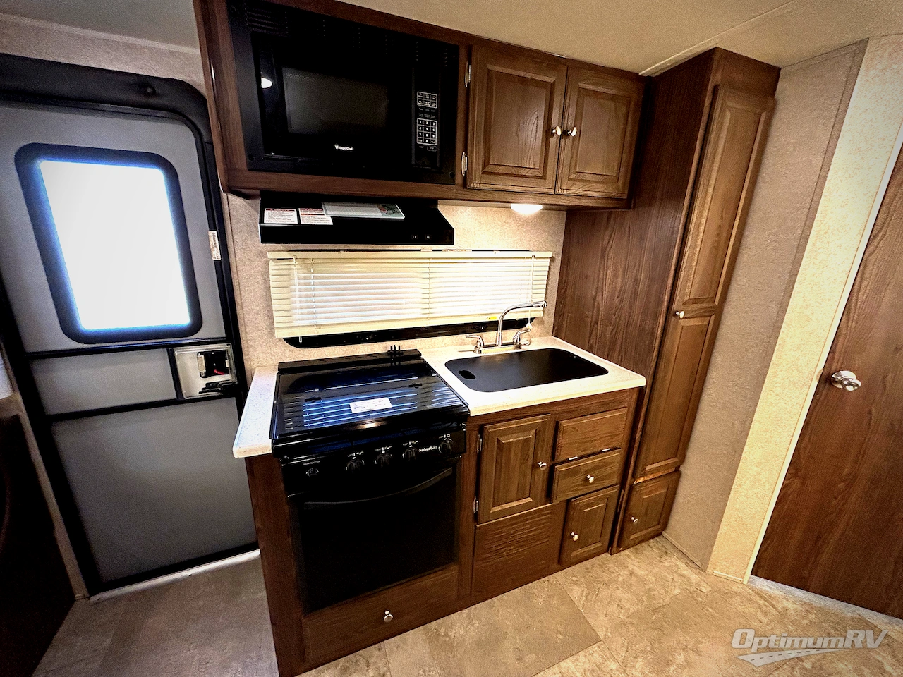 2018 Forest River Rockwood Roo 233S Photo 6