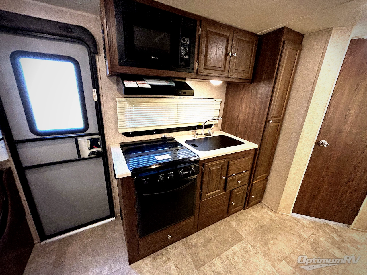 2018 Forest River Rockwood Roo 233S Photo 12