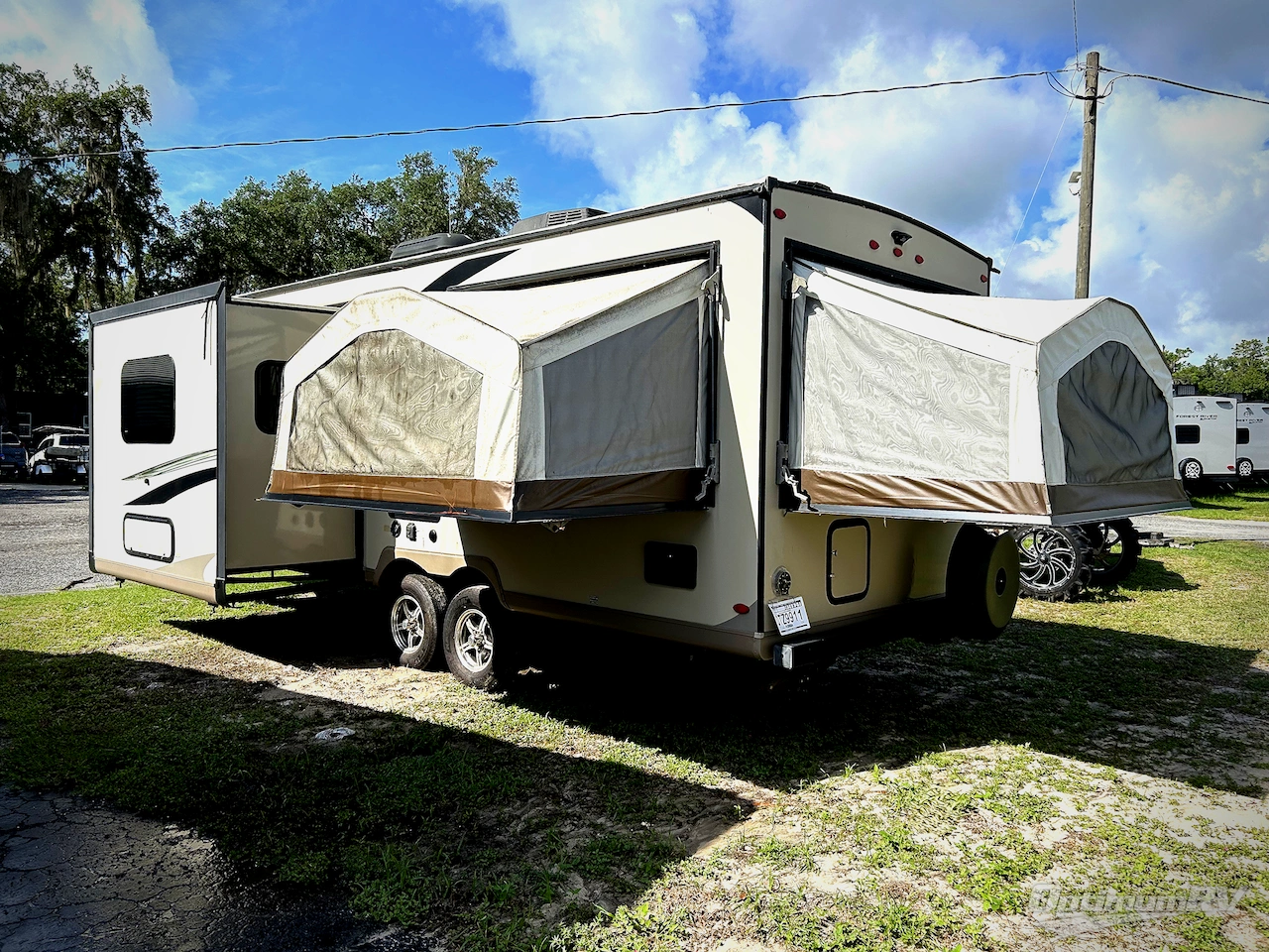 2018 Forest River Rockwood Roo 233S Photo 3