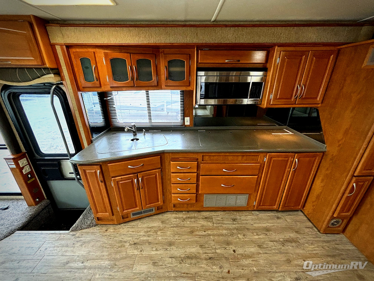 2004 Fleetwood Pace Arrow 35B Photo 10