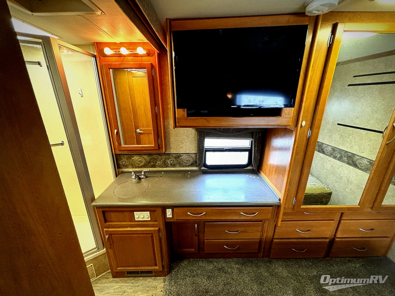 2004 Fleetwood Pace Arrow 35B Photo 9