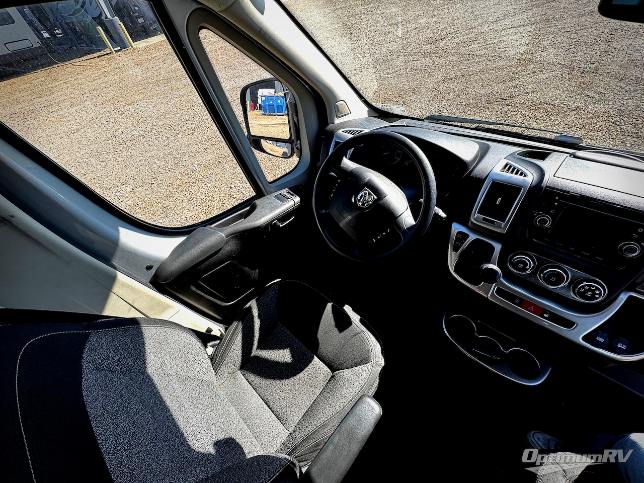 2015 Itasca Viva 23L Photo 3