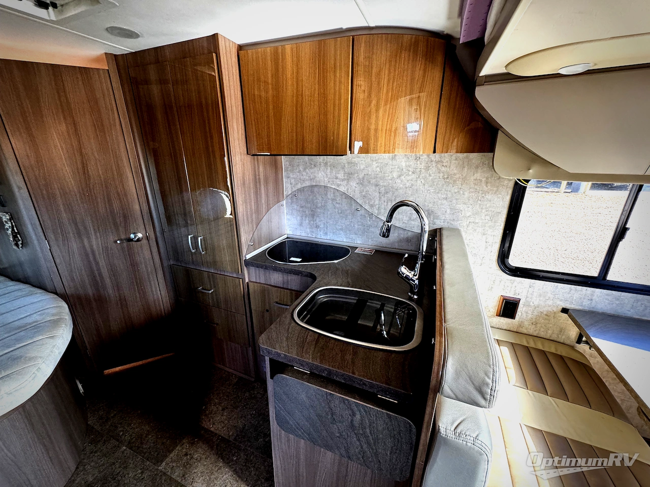 2015 Itasca Viva 23L Photo 6