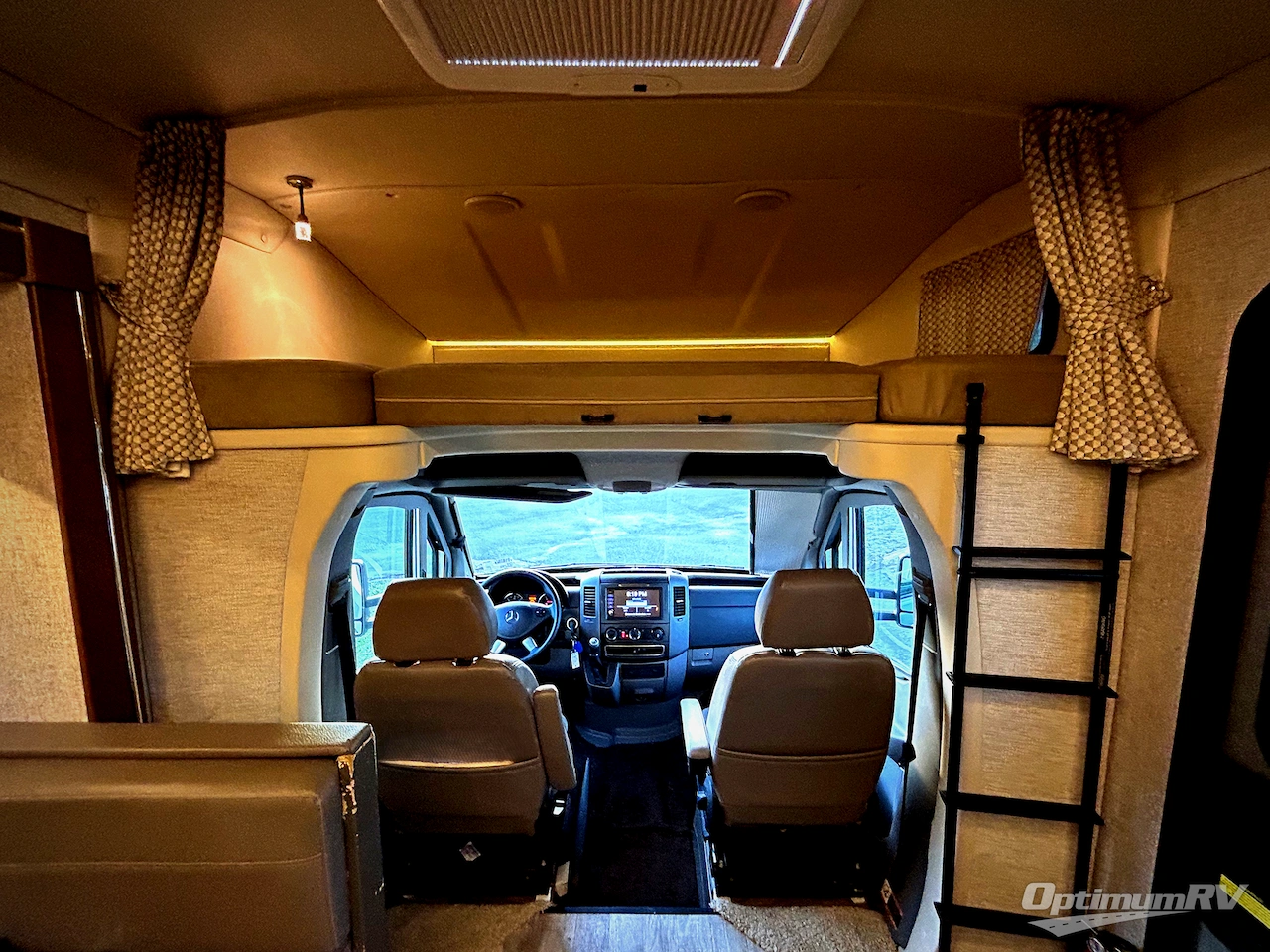 2016 Itasca Navion 24G Photo 10