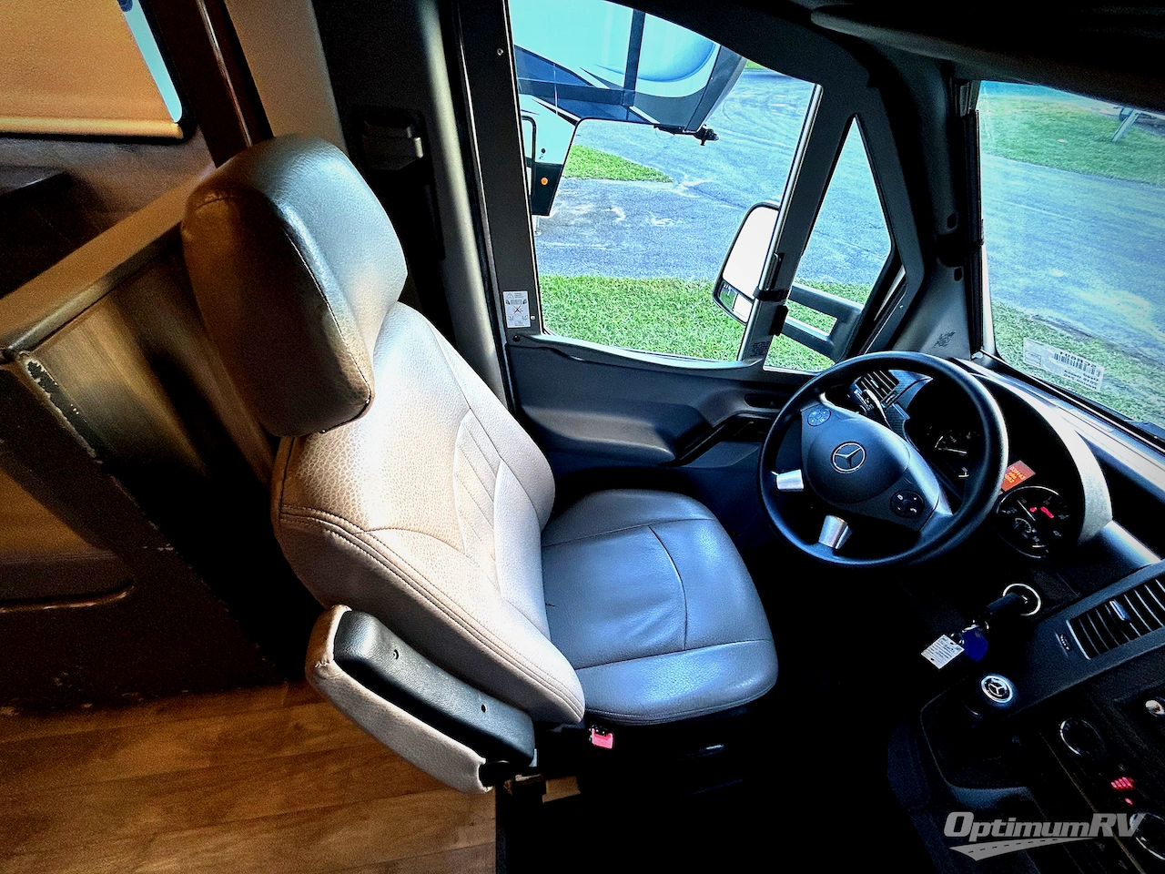 2016 Itasca Navion 24G Photo 7