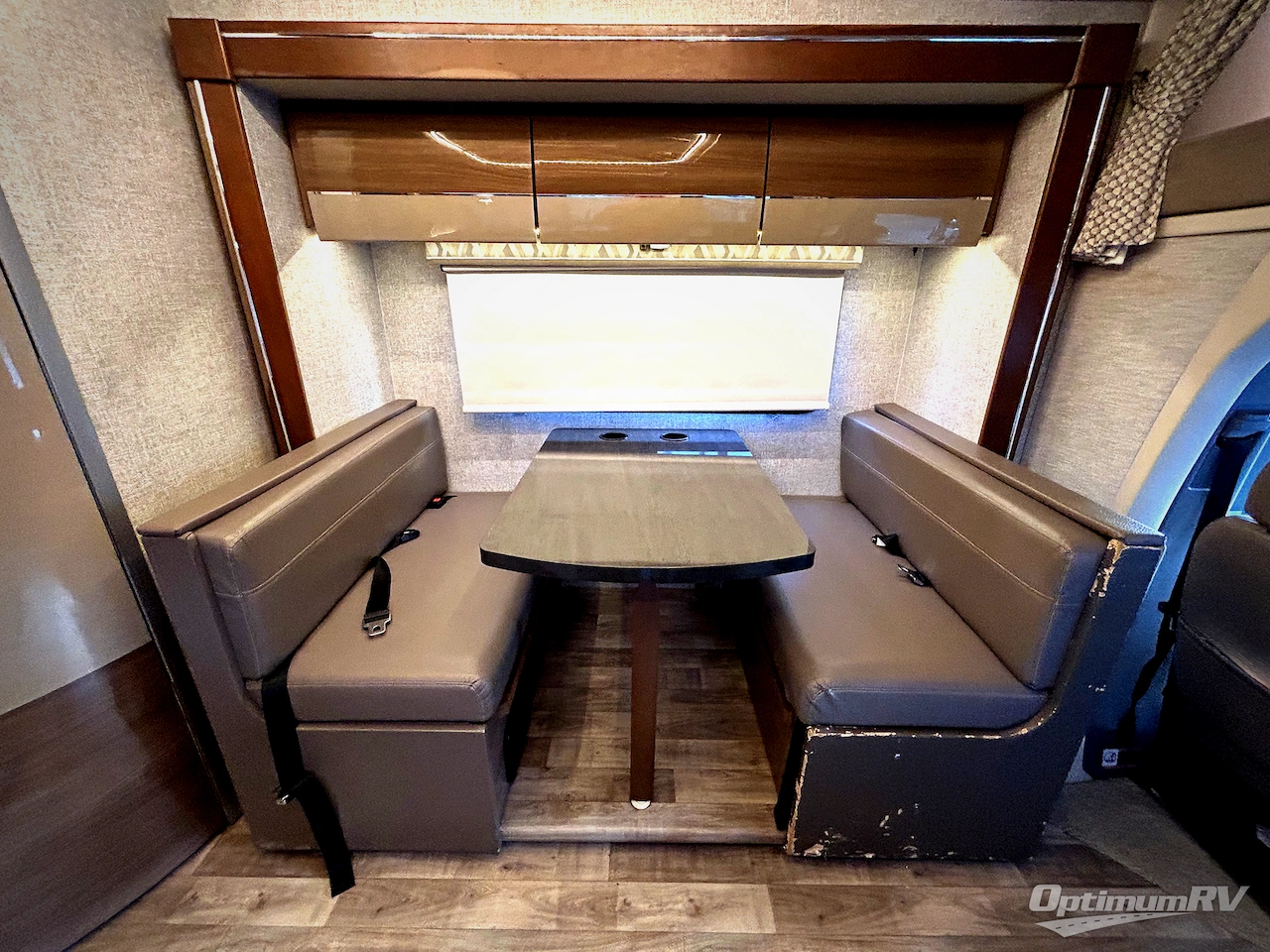 2016 Itasca Navion 24G Photo 12